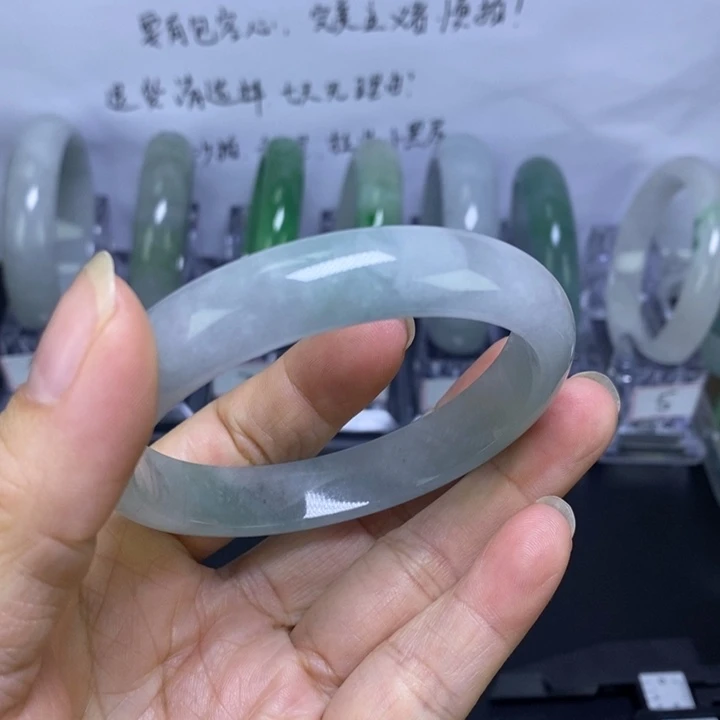 翡翠未镶嵌手镯翡翠未镶嵌手镯