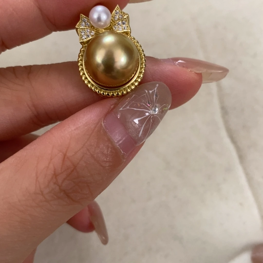 丁***丁银S925镶嵌海水珍珠颈饰