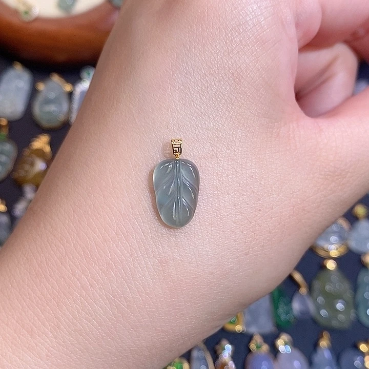 翡翠18K金镶嵌颈饰天然