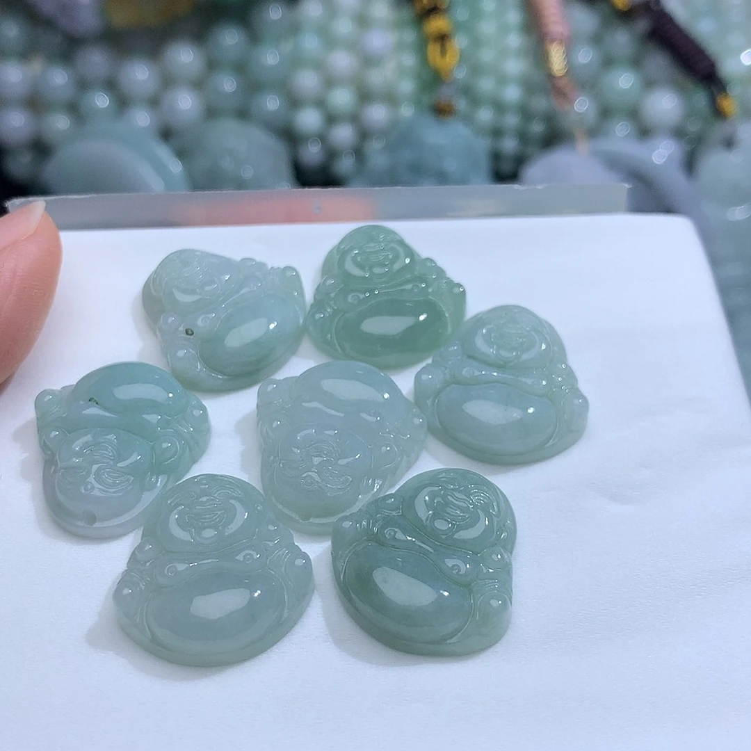 翡翠未镶嵌颈饰姐，小佛公发其中一个！