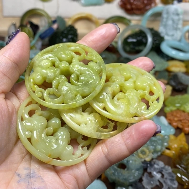 蛇纹石玉吊坠未镶嵌