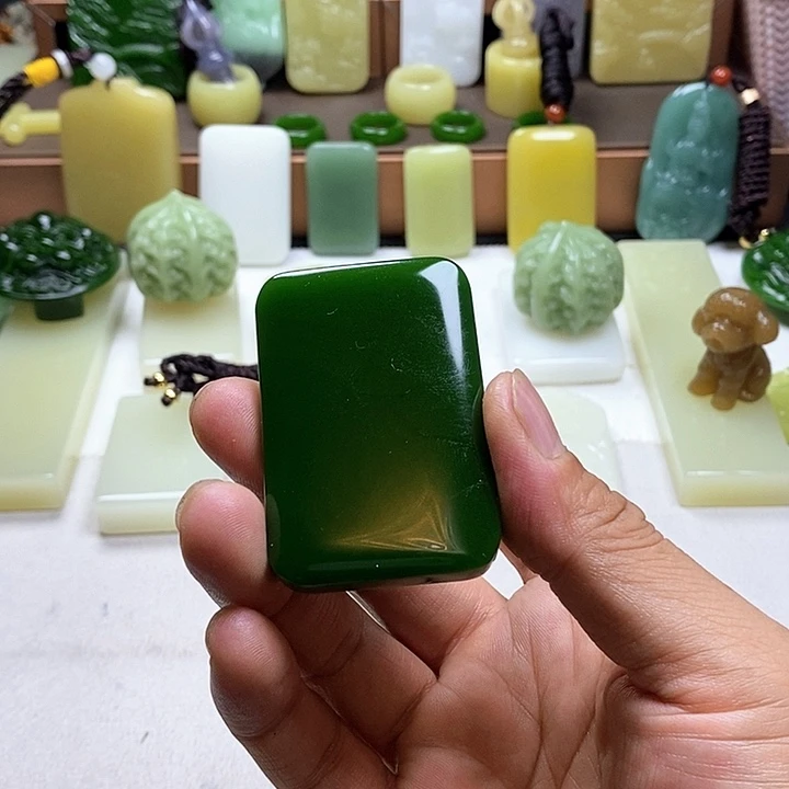 和田玉未镶嵌珠宝奇石