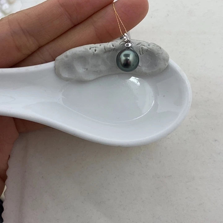 18K金镶嵌海水珍珠颈饰大溪地正圆9.6mm18k金吊坠