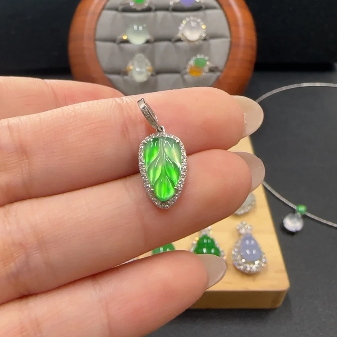 翡翠未镶嵌颈饰叶子