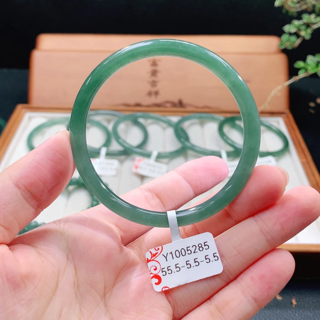 翡翠手镯（圆镯）未镶嵌