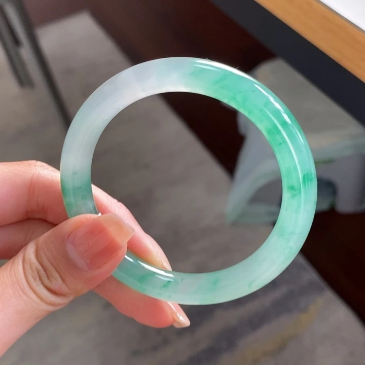 石英质玉手镯未镶嵌天然