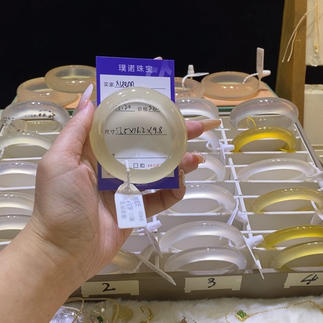 x***_玛瑙/玉髓未镶嵌手镯