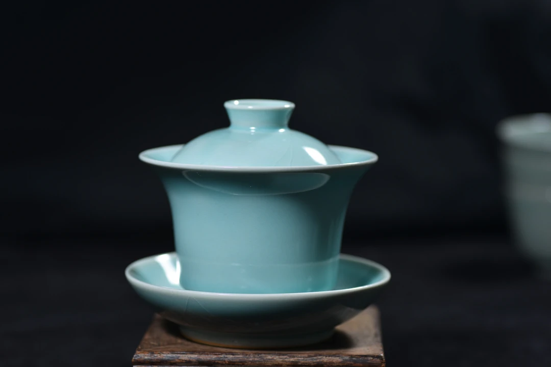 915清凉寺天青釉 马蹄三才盖碗