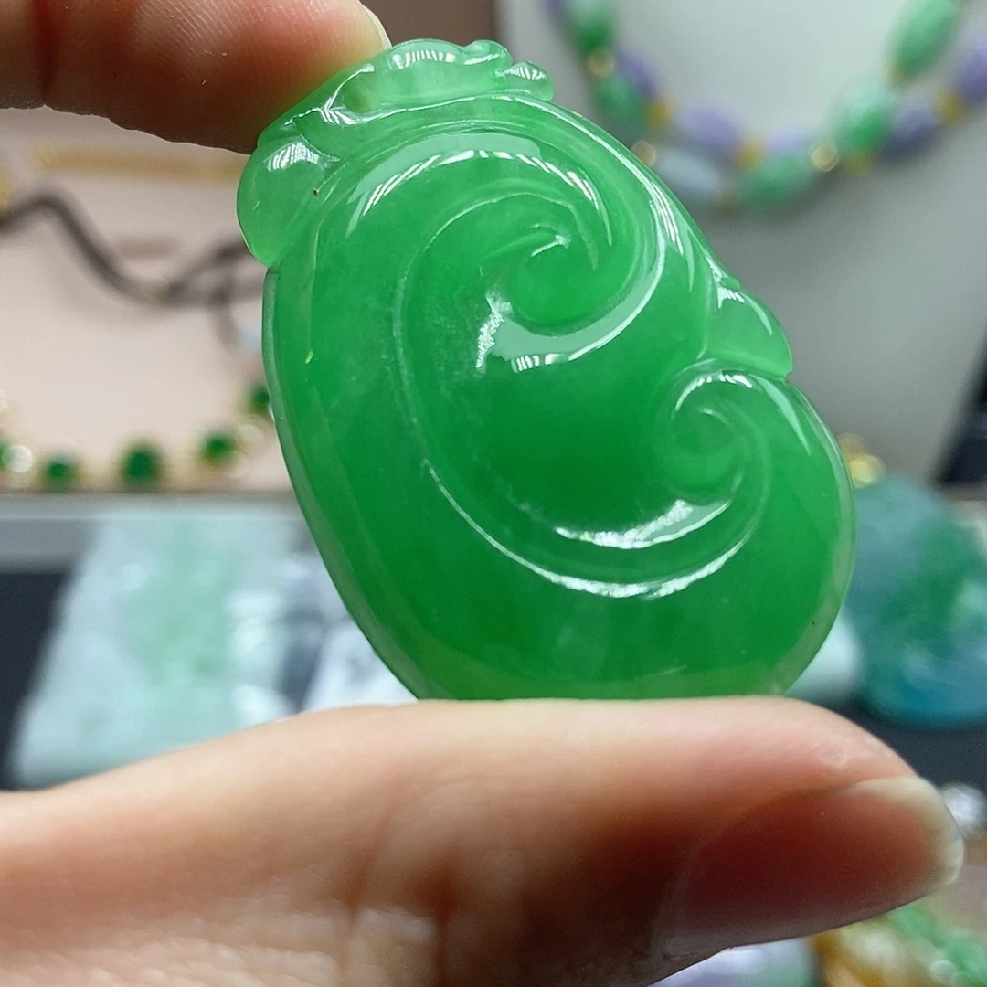 翡翠吊坠(赠链)未镶嵌