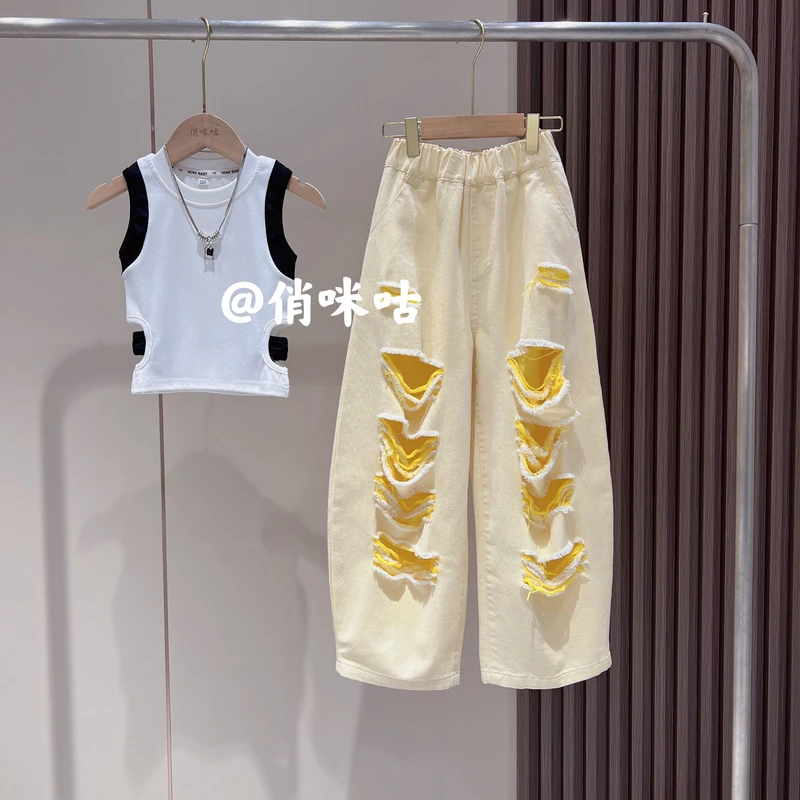 俏咪咕女童2025新款洋气夏款休闲时尚设计感露脐背心破铜牛仔裤！