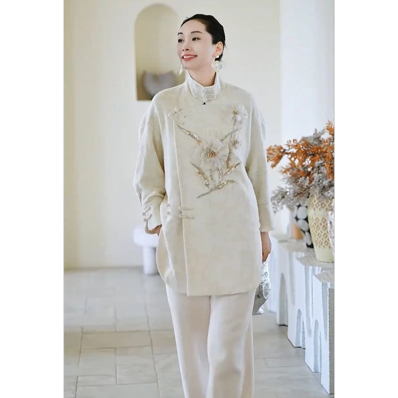 2025秋季新款新中式国风百搭显瘦中长款气质立体花朵立领外套潮