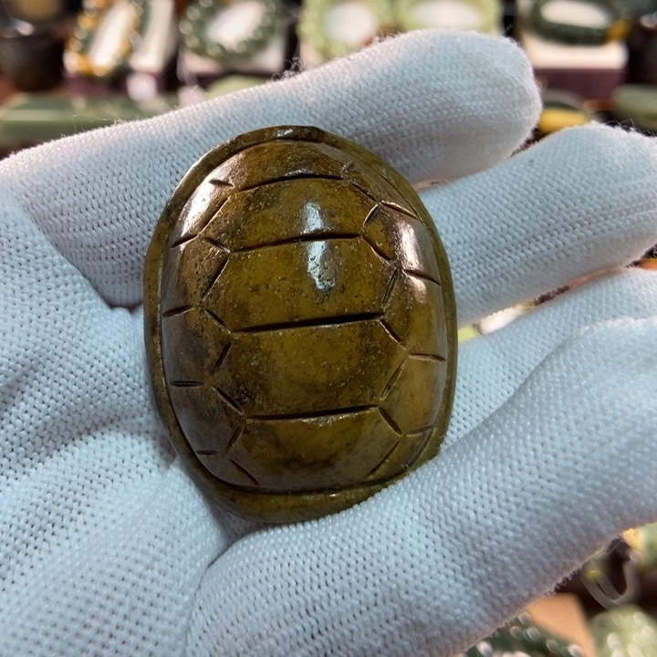 未镶嵌岫岩河磨玉（透闪石质玉）把件