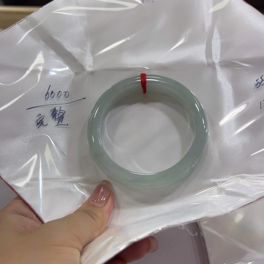 慢***牛翡翠手镯未镶嵌手镯