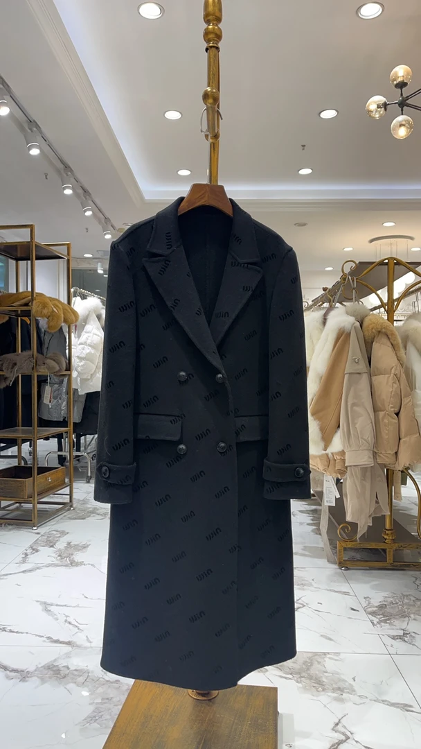 M字母時尚經典羊绒大衣