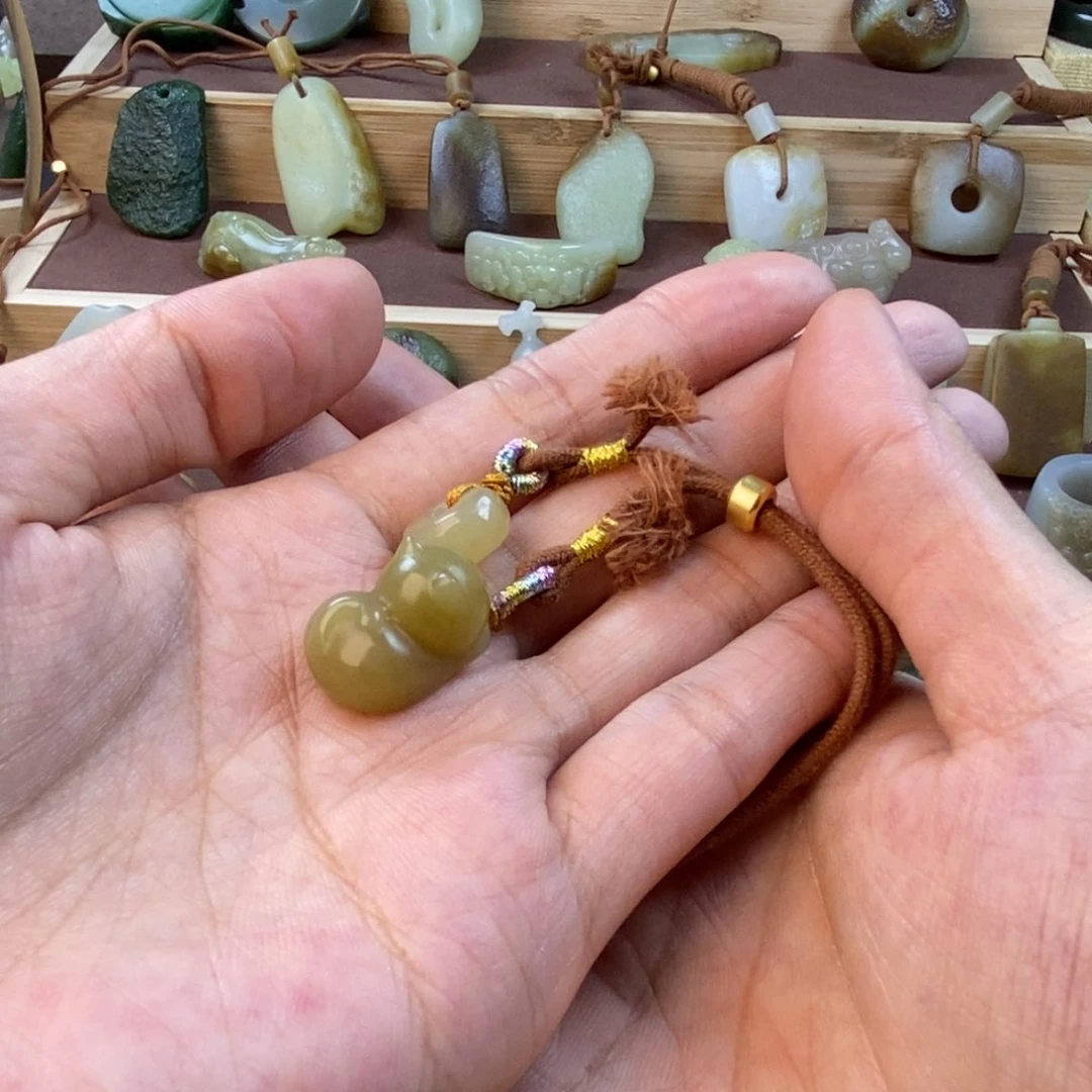 和田玉（糖玉）未镶嵌颈饰