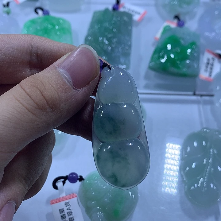 翡翠未镶嵌颈饰天然翡翠A货吊坠