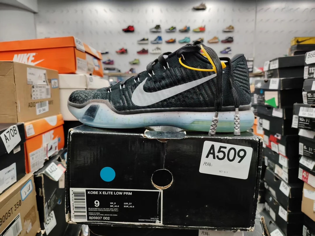 nike kebi 黑色  全新原盒  42.5码 11月25 guai A509