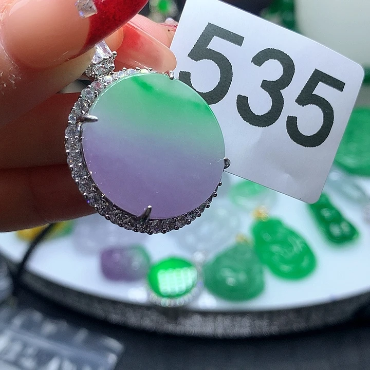 翡翠吊坠(赠链)未镶嵌