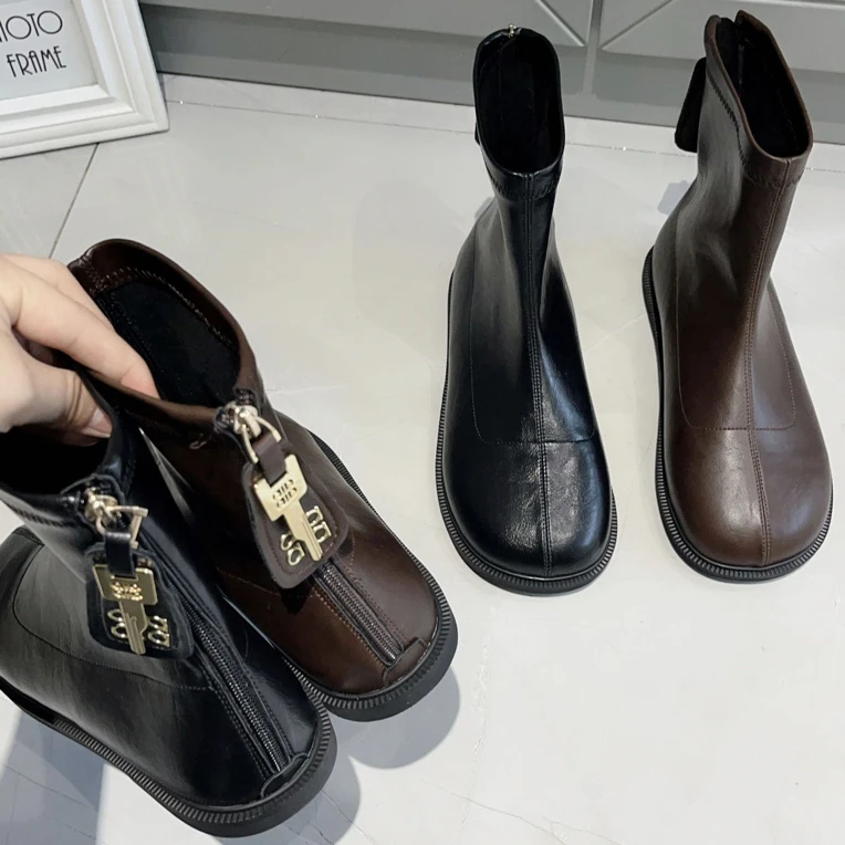 潘潘大码女鞋40-43码平底弹力短靴900-1