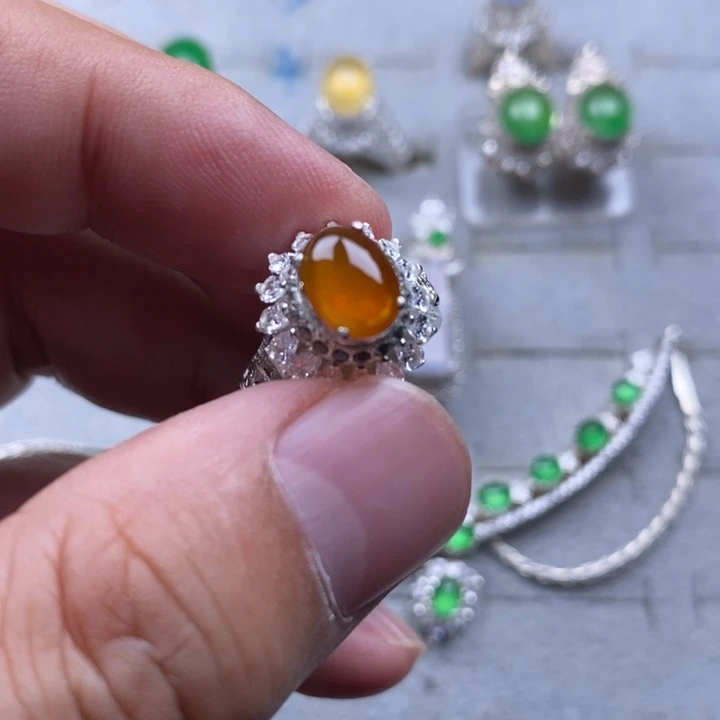 定制翡翠未镶嵌高冰黄8.6mm