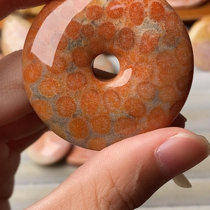 陌***暄硅化玉未镶嵌颈饰