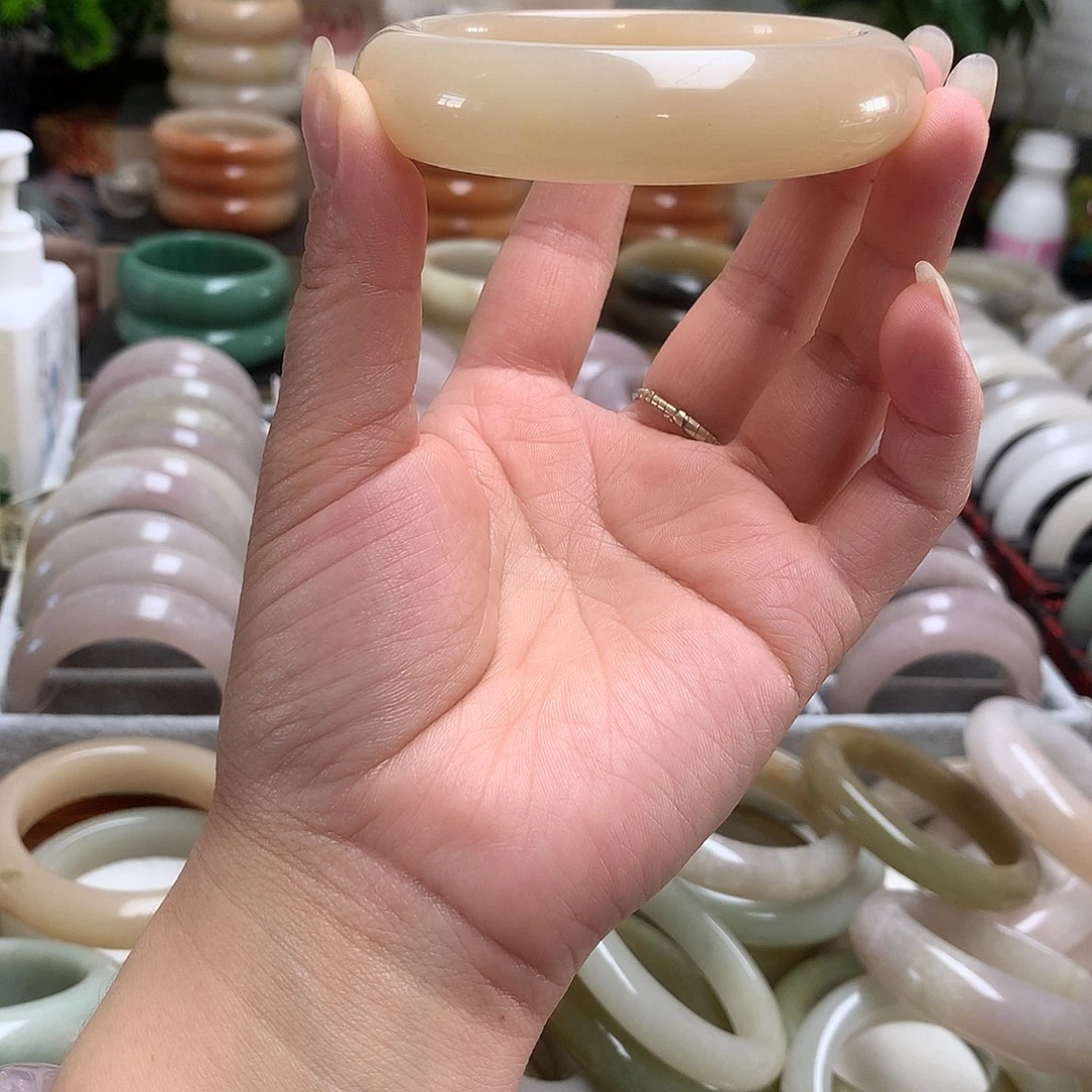 石英质玉未镶嵌手镯