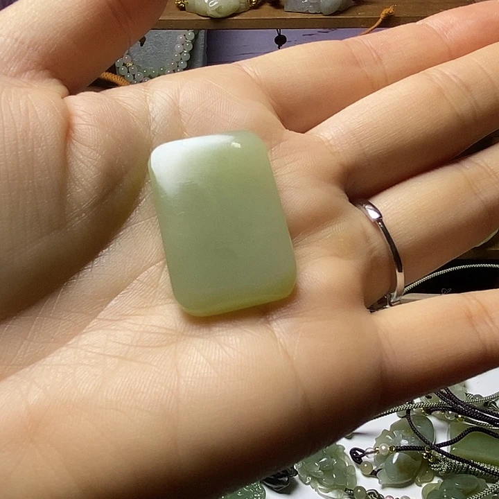 玲***旧和田玉未镶嵌颈饰