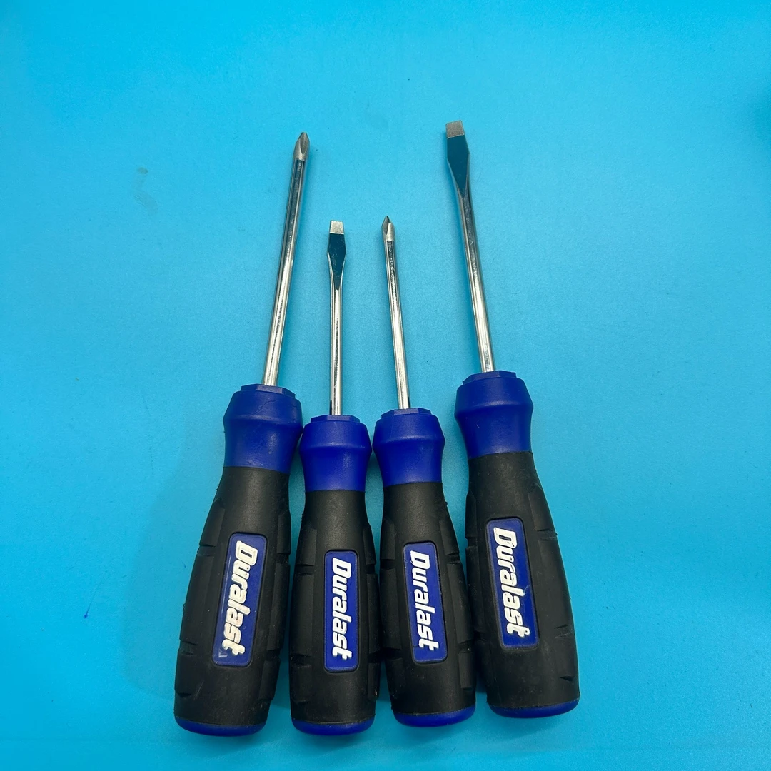 100居家日用五金工具螺丝刀十字一字21mm 18mm各两把尺寸不同