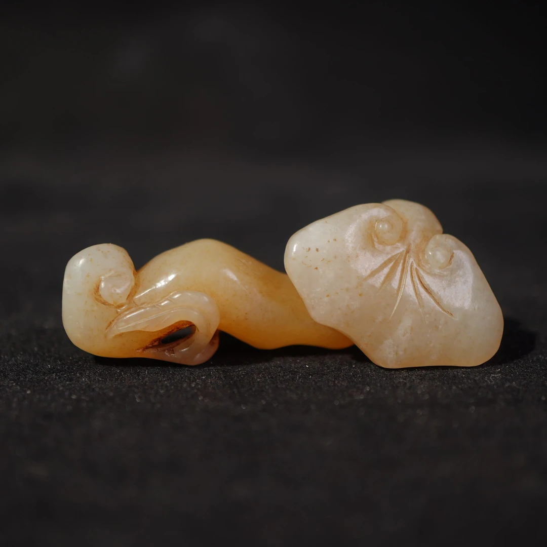 9JJ66  清  和田玉灵芝吊坠