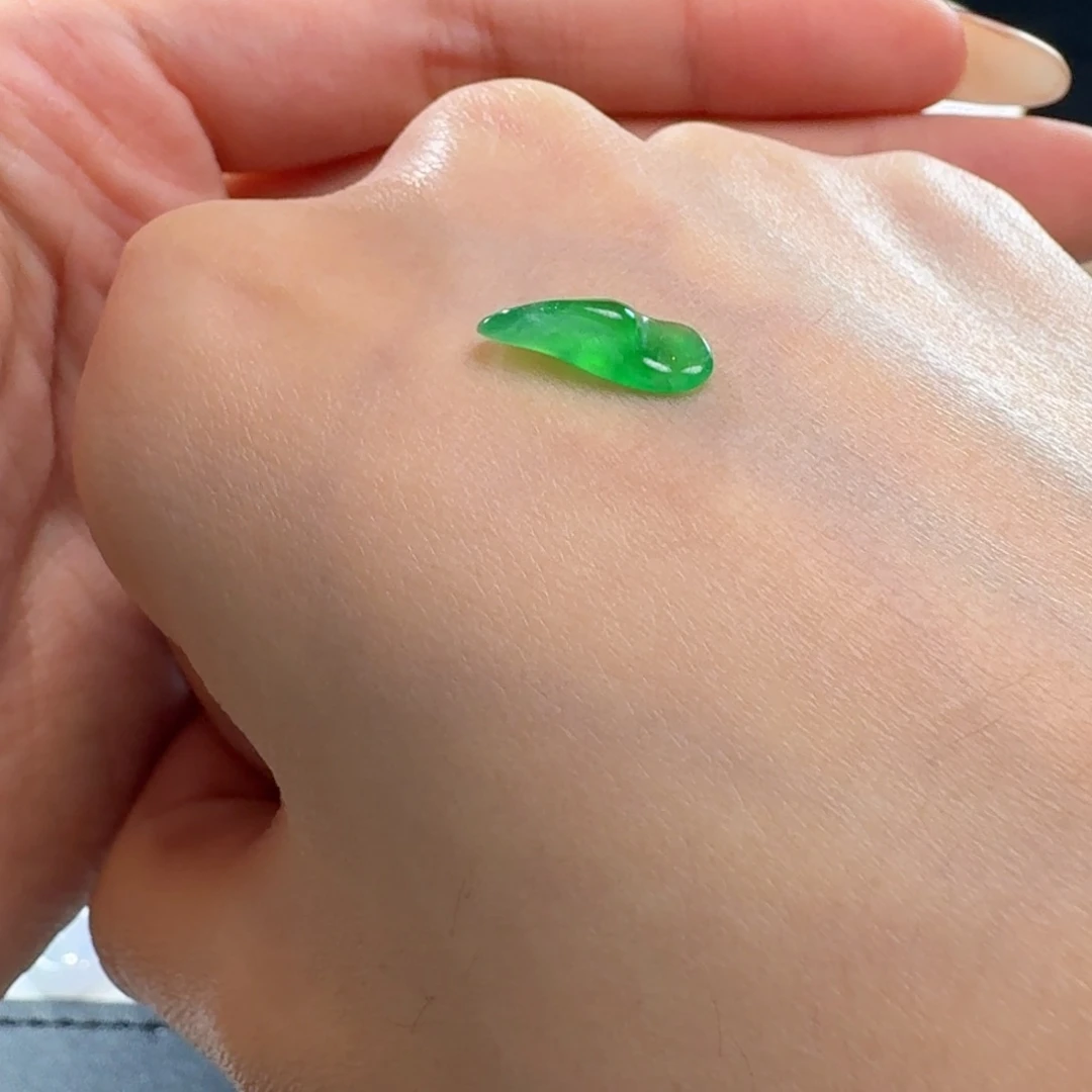 定制翡翠未镶嵌墨*悠冰绿随行蛋面