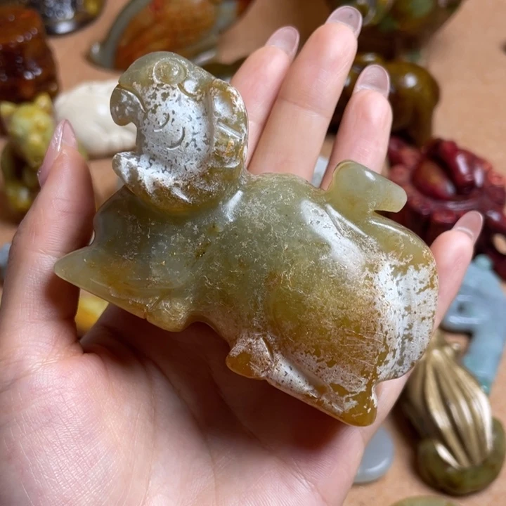 蛇纹石玉未镶嵌颈饰