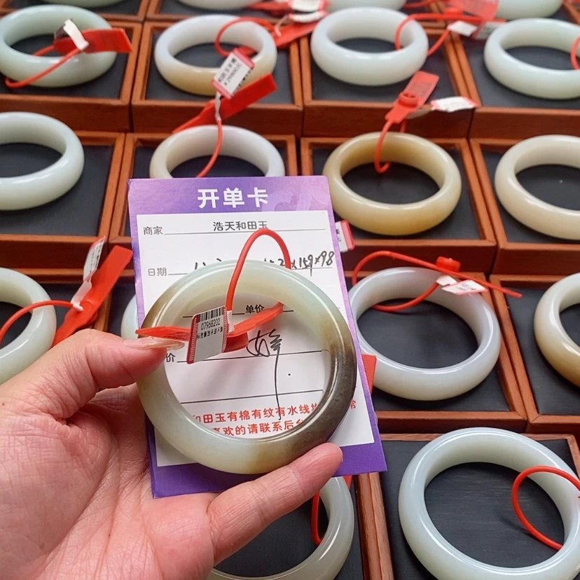 【闪购商品】未镶嵌手镯和田玉空*