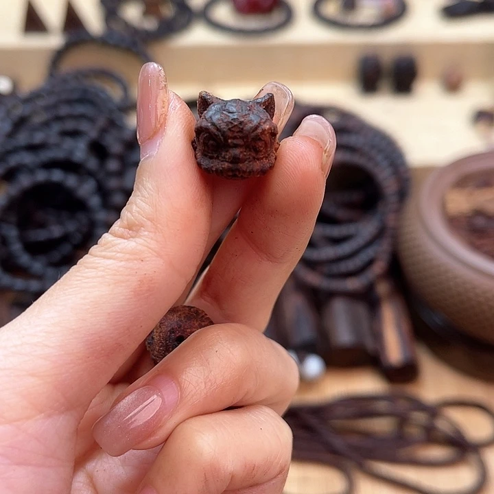 降真香其他1.5醒狮头雕刻件