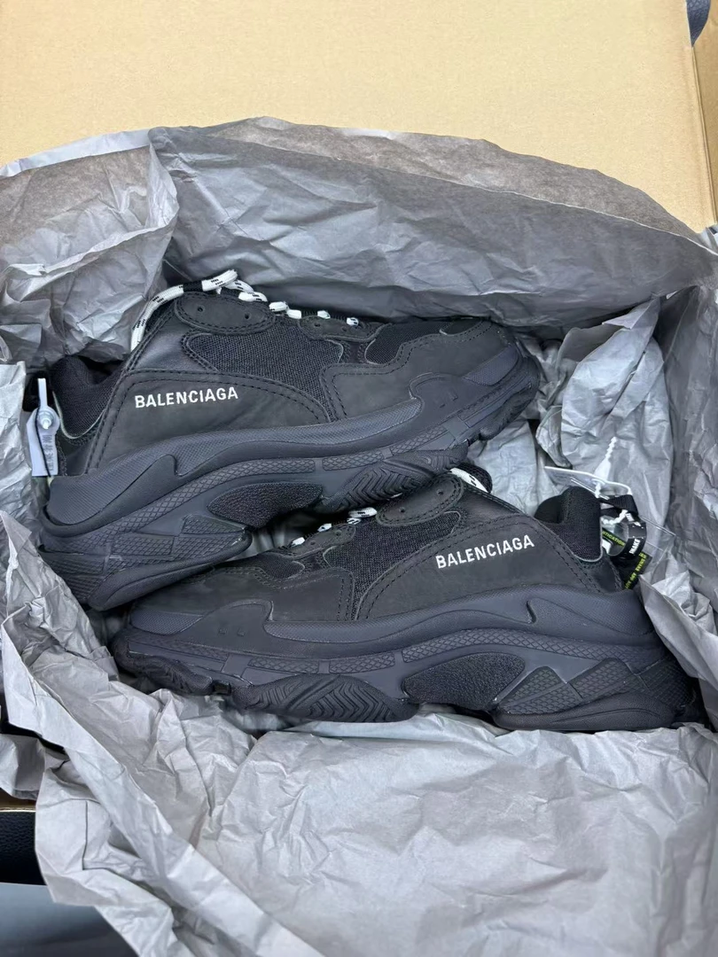 99新 Balenciaga/巴黎世家 41码 Triples运动鞋黑色 99新 00095