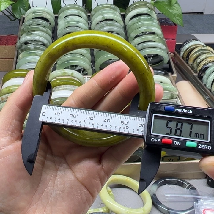 蛇纹石玉未镶嵌手镯77