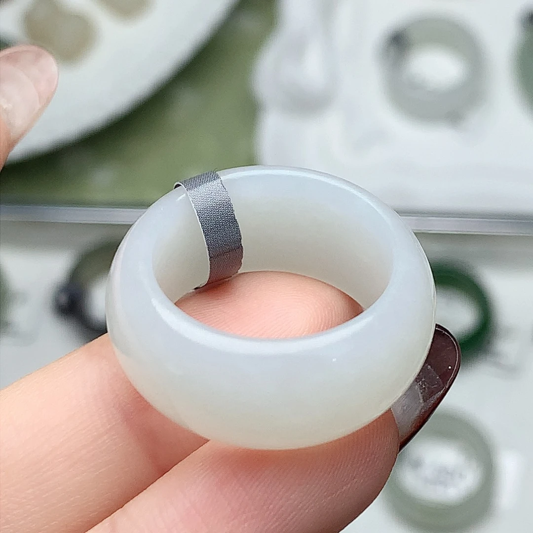 未镶嵌戒指和田玉