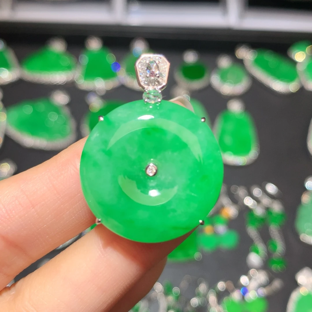 翡翠颈饰18K金镶嵌翡翠