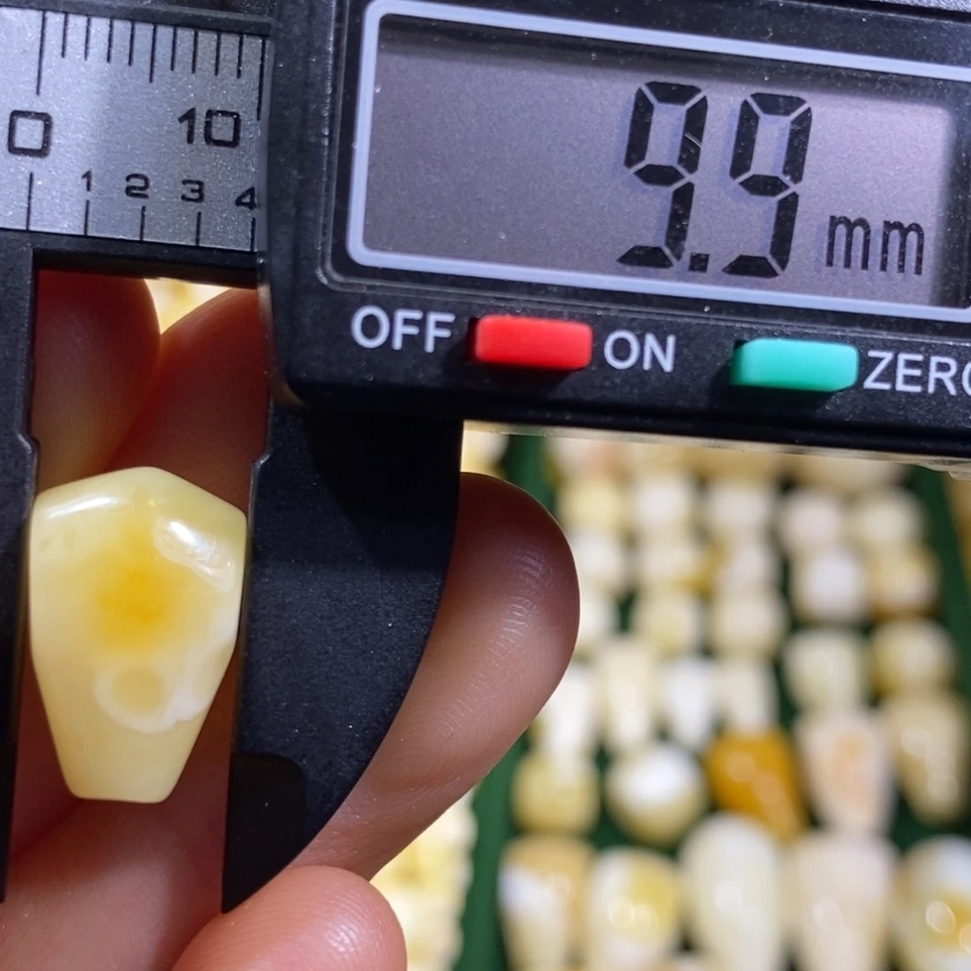 蜜蜡未镶嵌裸石配饰