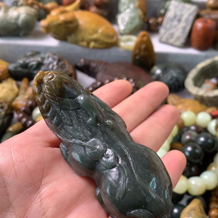 未镶嵌岫岩河磨玉（透闪石质玉）把件