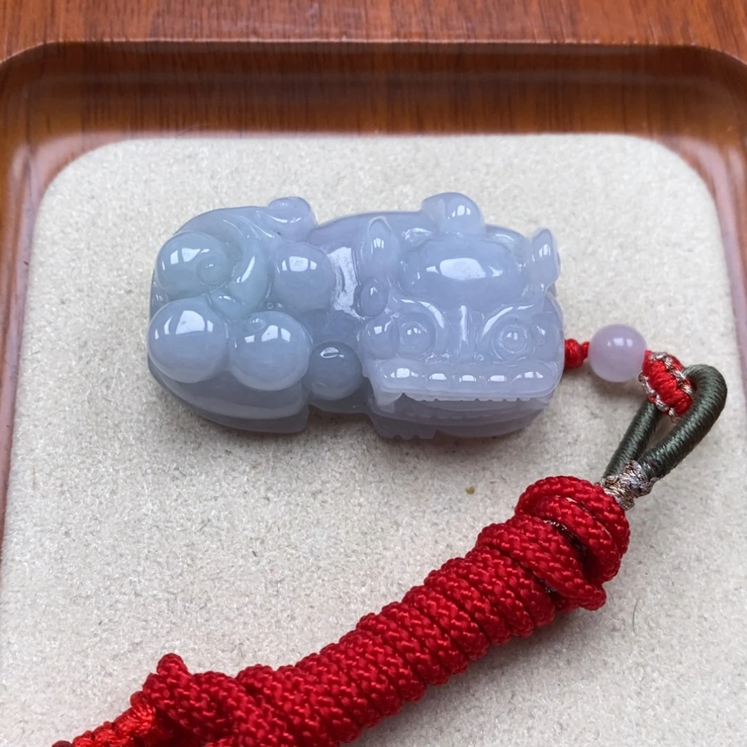 翡翠未镶嵌颈饰霸王貔貅