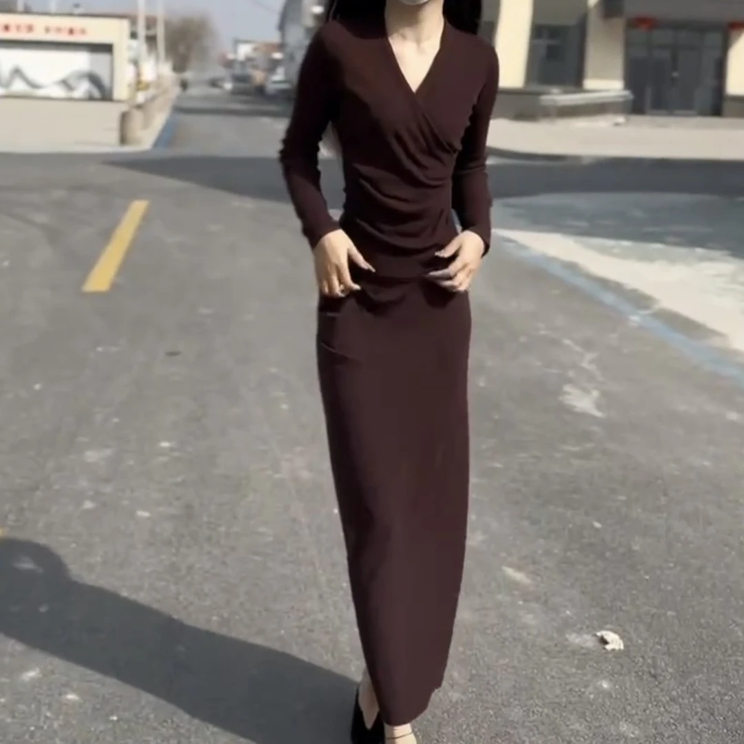 秋季新款纯色V领长袖修身时尚显瘦气质连衣裙