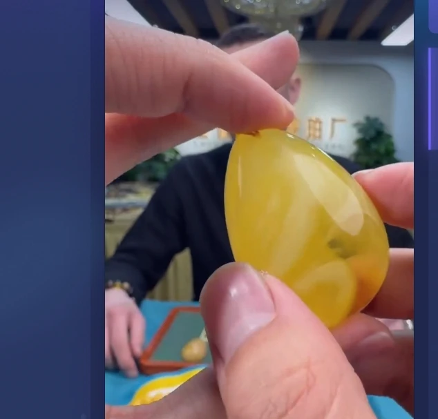 天然琥珀蜜蜡吊坠DZ1230-44