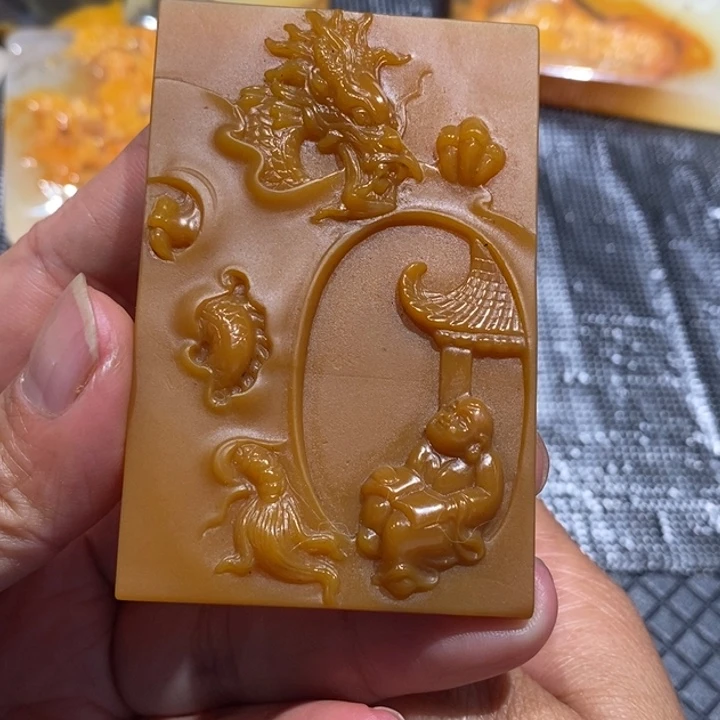 石英质玉（黄龙玉）未镶嵌挂件
