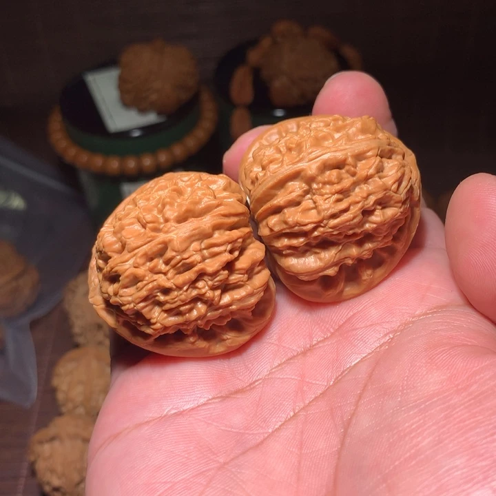 大叶紫檀（黑酸枝木类）三角白41麻核桃