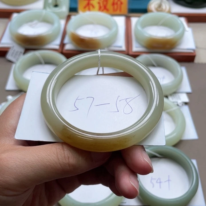 未镶嵌手镯和田玉