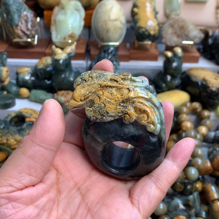 岫岩河磨玉（透闪石质玉）手把件未镶嵌