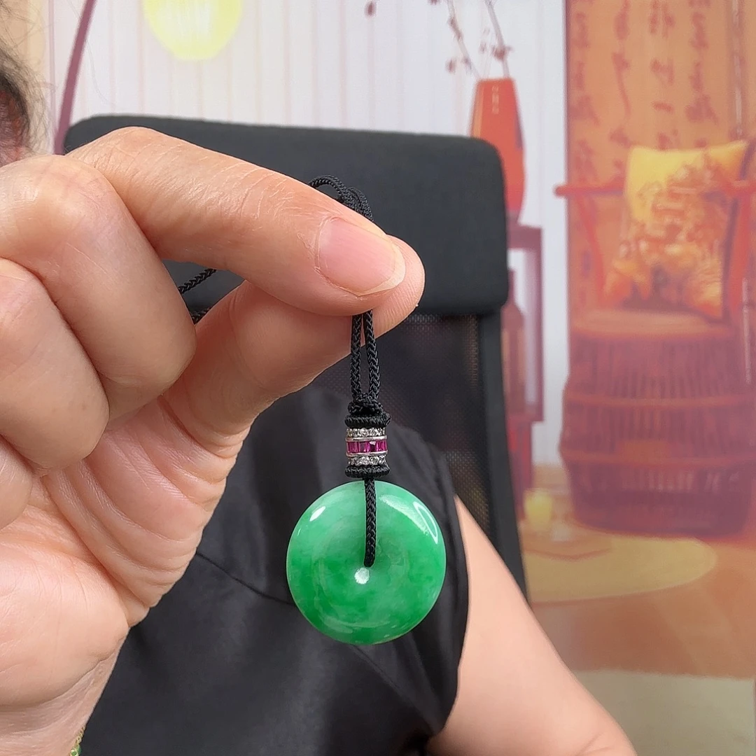 翡翠未镶嵌颈饰厚装平安扣