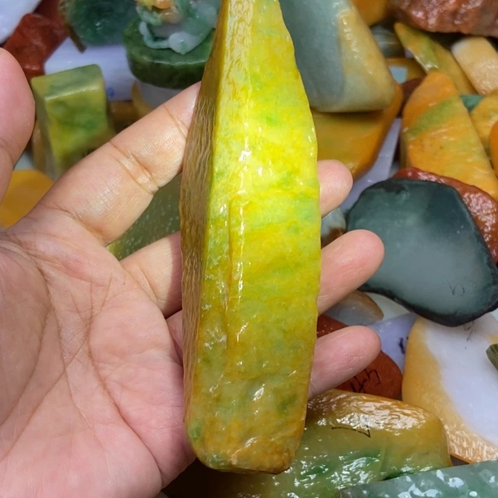 翡翠挂件未镶嵌缅甸翡翠