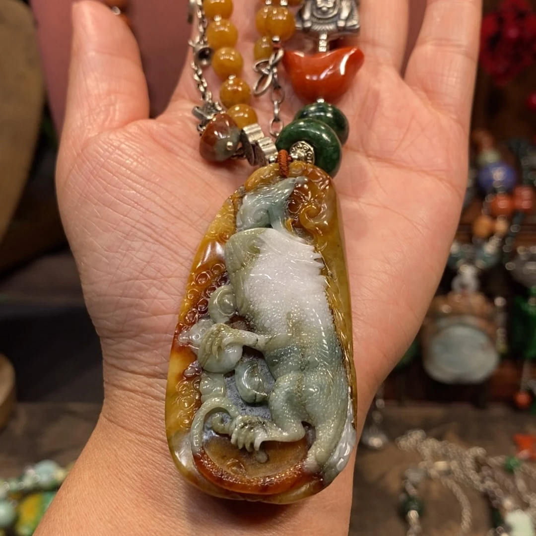 翡翠吊坠(赠链)未镶嵌