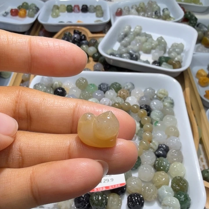 你***地和田玉未镶嵌珠宝半成品